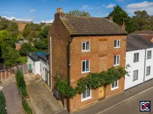 West Street, Weedon