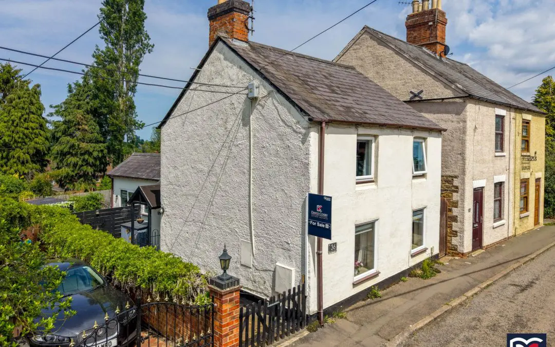 Queen Street, Lower Weedon