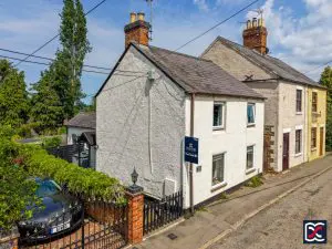 Queen Street, Lower Weedon