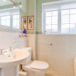 BartonHolmeFAMILYBATHROOM