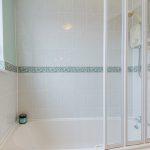 BartonHolmeFAMILYBATHROOM