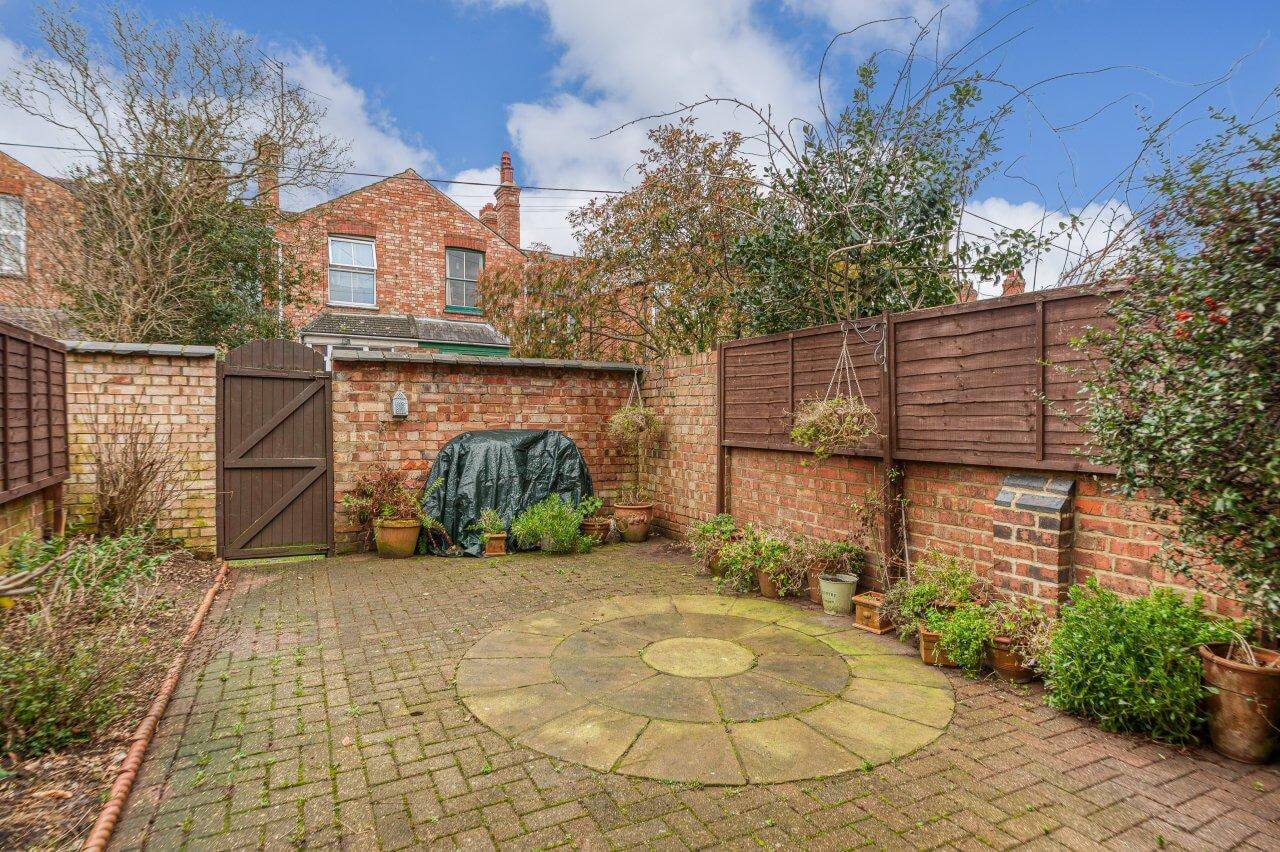 32 Garrick Road, Abington, Northampton, NN1 5ND FOR SALE