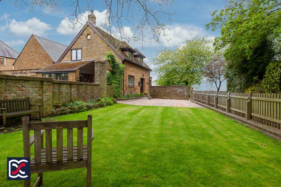 Lovers Cottage, Farthingstone FOR SALE David Cosby Estate Agents