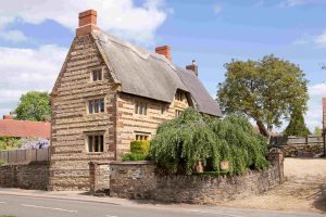 Blisworth Village Cottage - Contrasting Stone